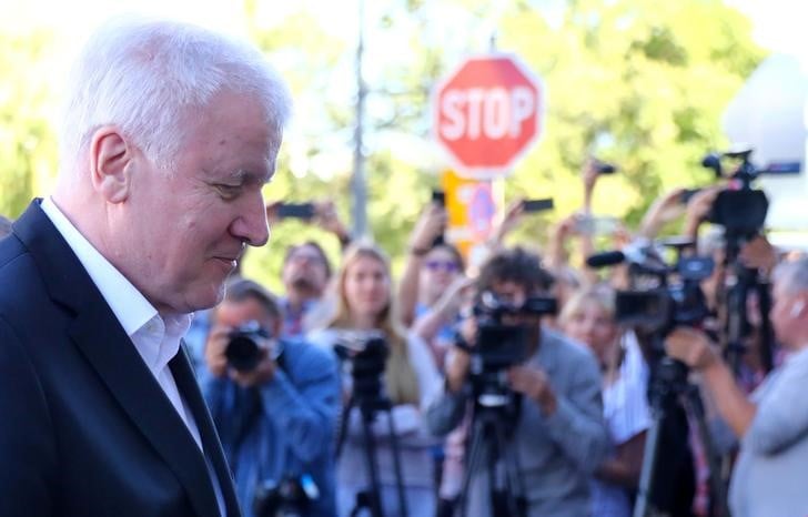 Csu et cdu se sont entendues sur l'immigration, annonce seehofer