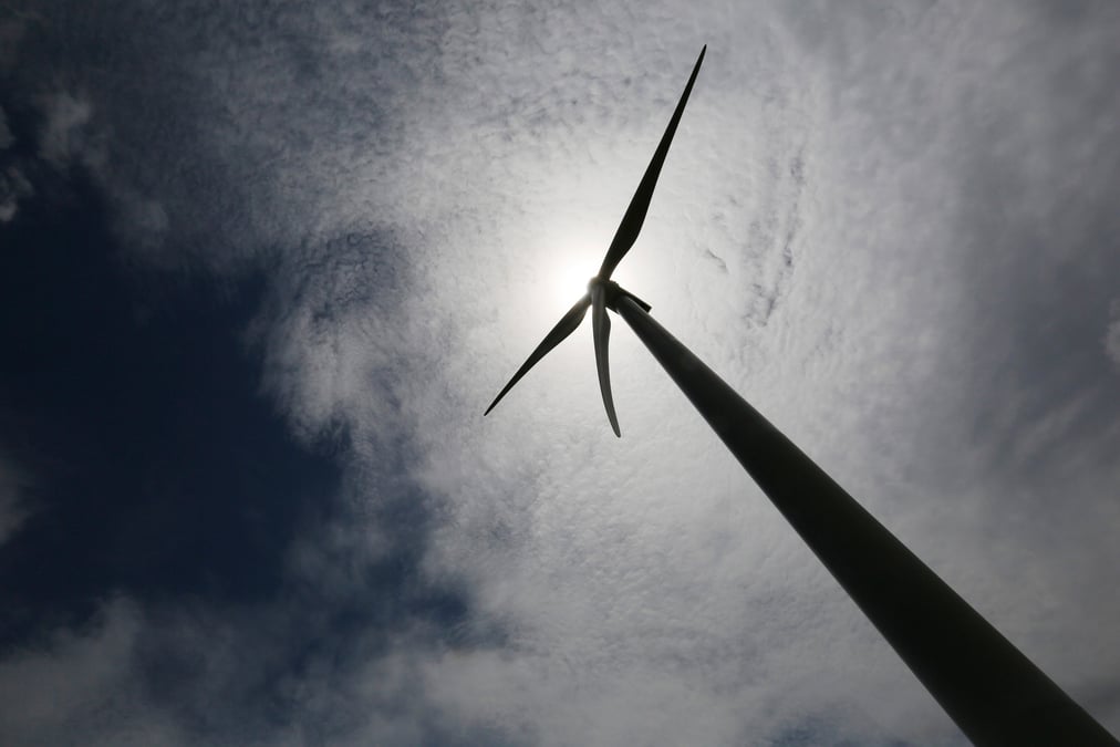 Dans un décret publié le 20 janvier, l'administration a acté le « retrait temporaire » de la délivrance de permis fédéral pour les projets éoliens en développement sur le territoire.