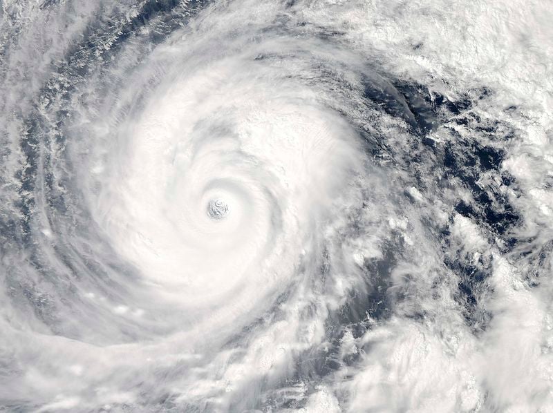 Un typhon menace au Japon l'île d'Okinawa