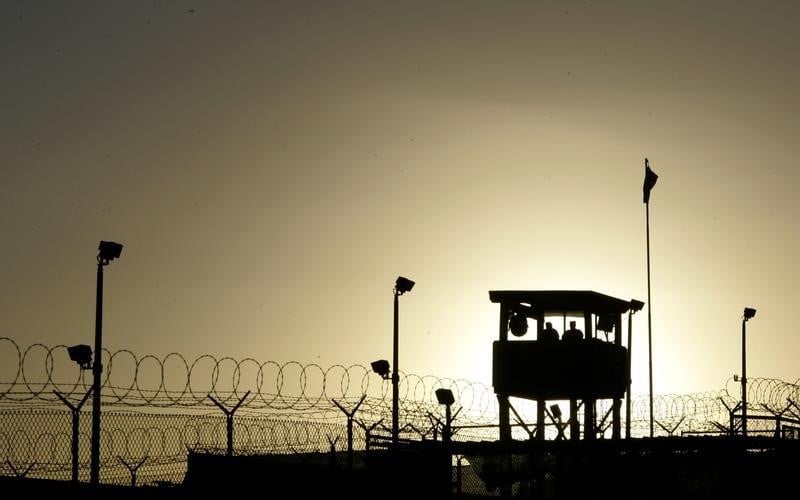 Obama promet de faire tout son possible pour fermer guantanamo