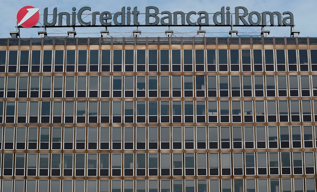 Unicredit s'en tiendra a une croissance organique, selon mustier