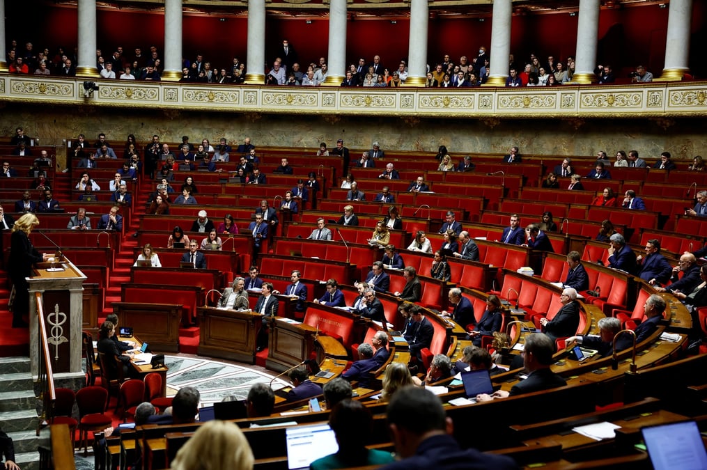 Des deputes assistent a un debat a l'assemblee nationale sur un projet de loi visant a interdire la corrida