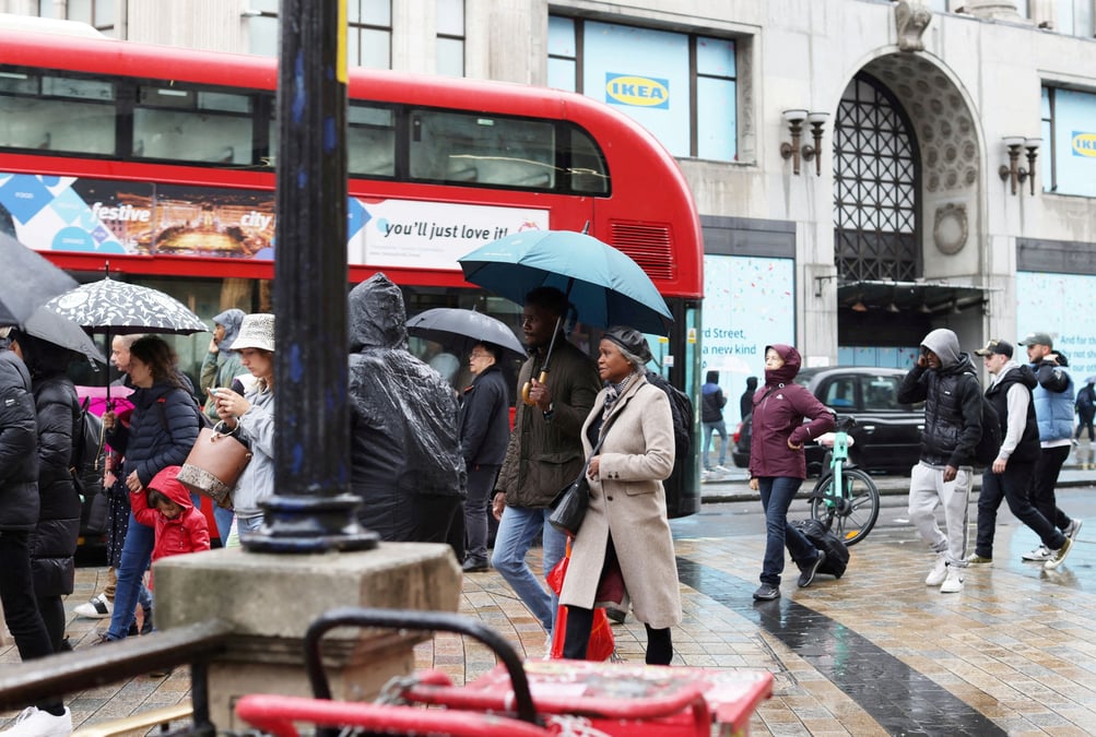 Des passants sur oxford street, a londres