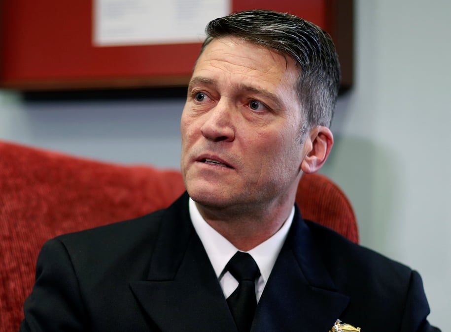 Le medecin de trump ne sera pas secretaire aux anciens combattants