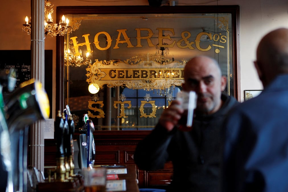 Le nombre de pubs en activite au plus bas en angleterre et au pays de galles, selon une etude