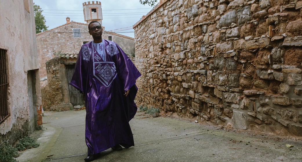 Youssou N’dour est de retour avec son nouvel album « Éclairer le monde - Light the World ».