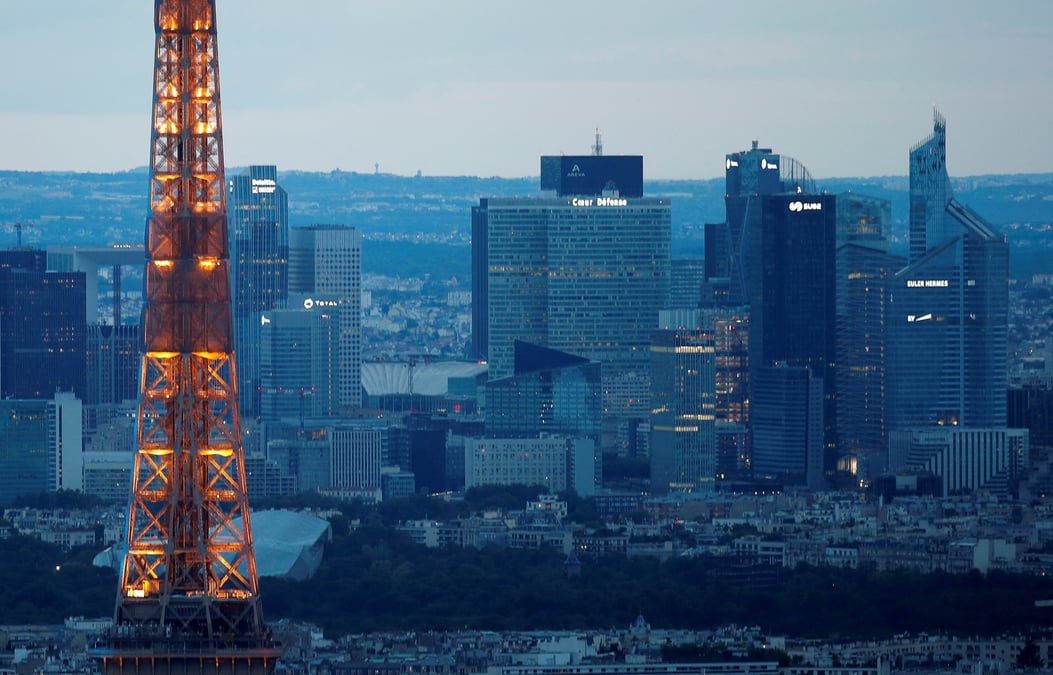 Vue sur le quartier d'affaires de la defense a paris