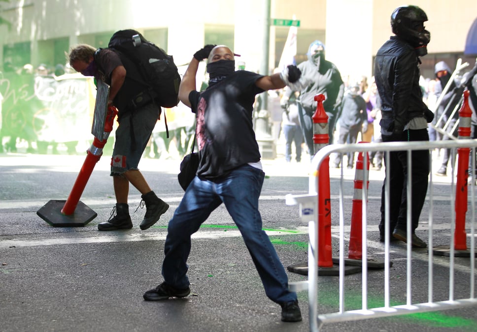 Portland: face-a-face entre extremistes de droite et antifascistes