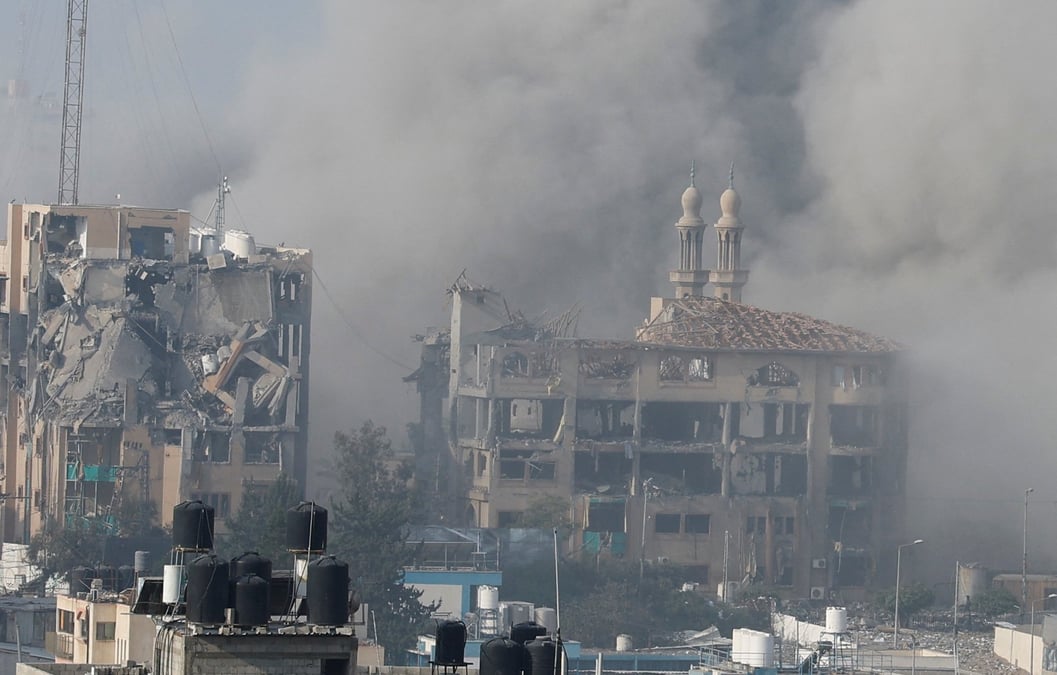A Gaza, les bombardements ont touché des dizaines d'immeubles, des usines, des mosquées et des magasins.