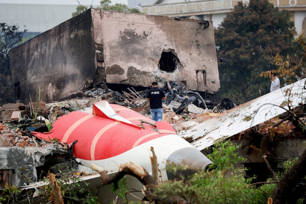 Dans un premier rapport publié samedi, le Bureau indien d'enquête sur les accidents aériens (AAIB) a révélé que l'alimentation en kérosène des deux réacteurs de l'avion avait été interrompue juste après son décollage d'Ahmedabad.