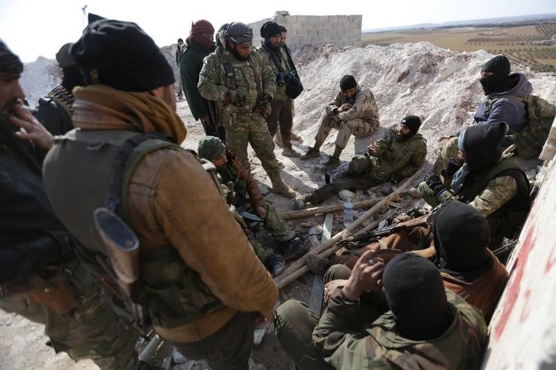 En syrie, des rebelles arabes se preparent pour la bataille de rakka