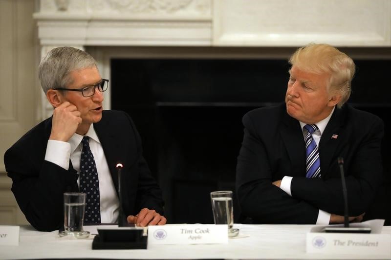 Le patron d'apple affiche son desaccord avec trump