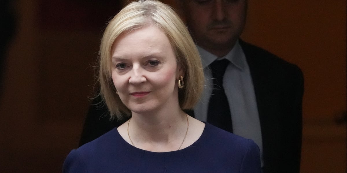 La premiere ministre britannique, liz truss, devant downing street a londres
