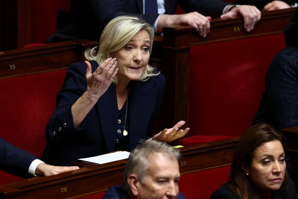 Marine le pen a l'assemblee nationale