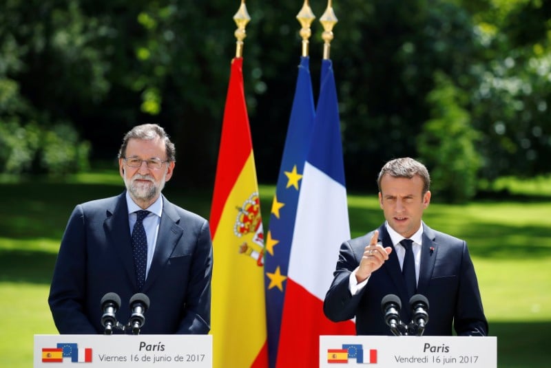 Grece: macron et rajoy saluent l'accord