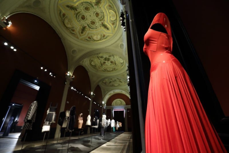 Deces d'azzedine alaia, figure respectee de la mode parisienne