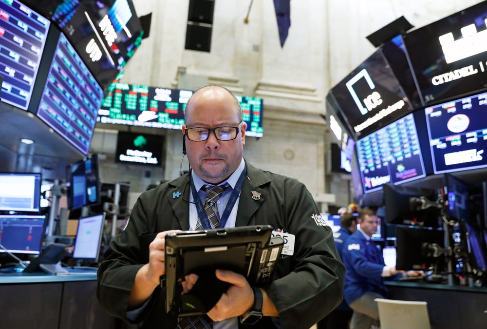 Wall street derape en fin de seance; craintes commerciales relancees