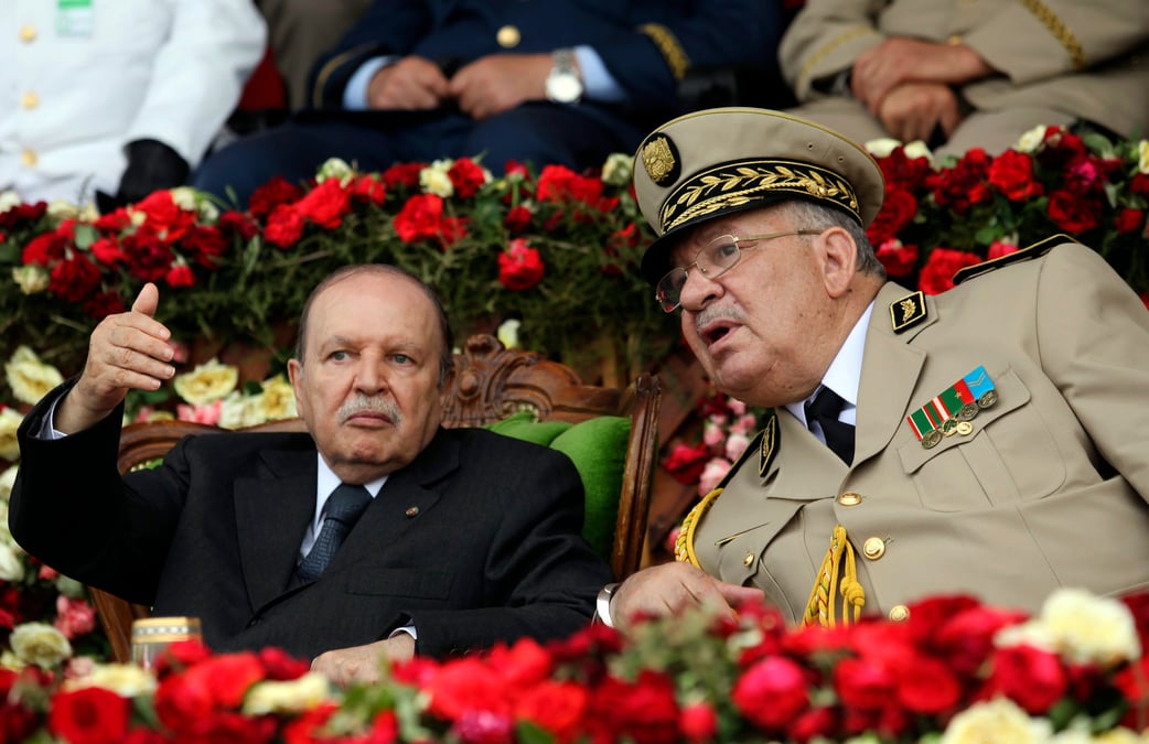 Algerie: le chef de l'armee salue les "objectifs nobles" du peuple