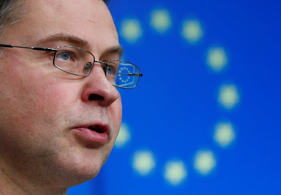 Le commissaire dombrovskis appelle la finance a se preparer a un brexit sans accord, rapporte ft