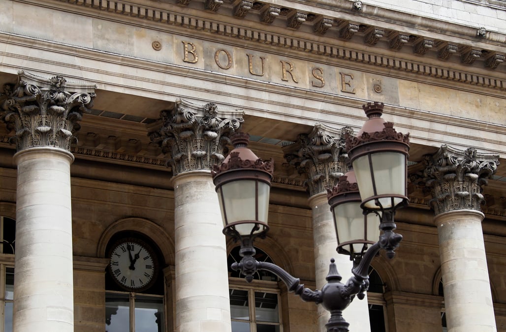 Les bourses europeennes evoluent en baisse