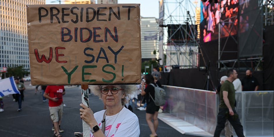 Le message d'une manifestante américaine à Joe Biden.
