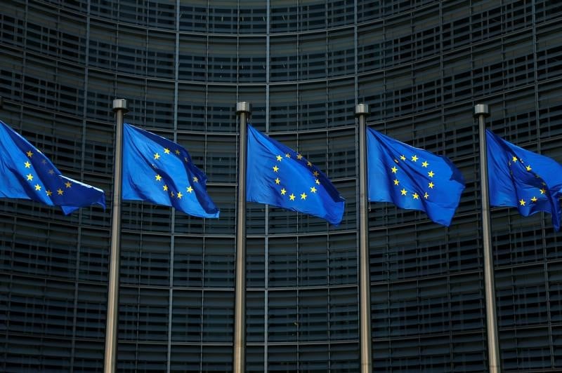 En europe la croissance ralentit dans le secteur prive mais reste soutenue