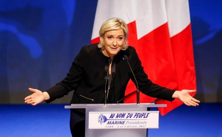Le pen candidate, meme mise en examen