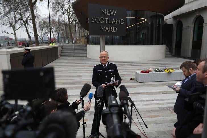La police britannique procede a deux nouvelles arrestations