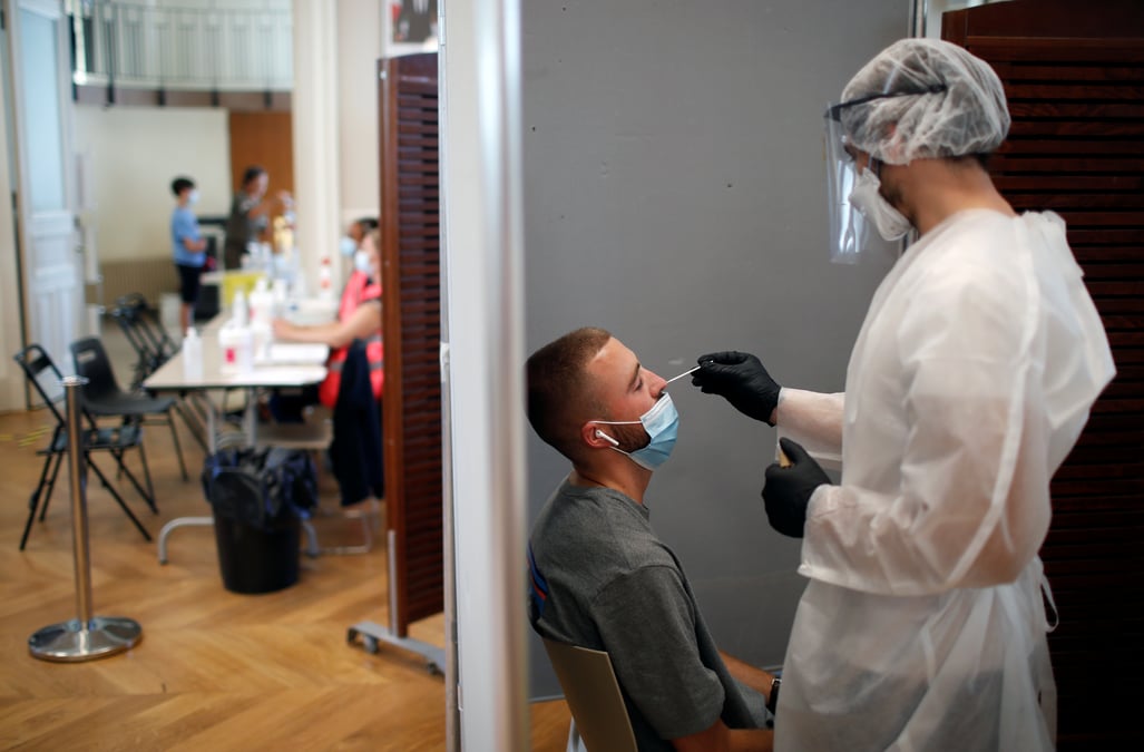 Coronavirus: renforcement des tests et periode d'isolement reduite, annonce castex