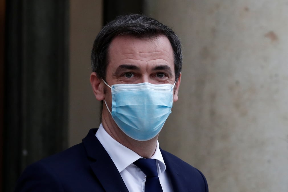 France: "nous ne naviguons pas a vue", assure veran sur la vaccination