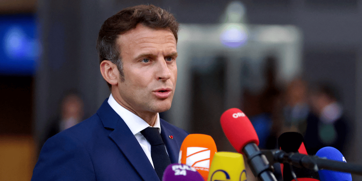 Ukraine: "ne rien exclure" en matiere de sanctions contre la russie, dit macron