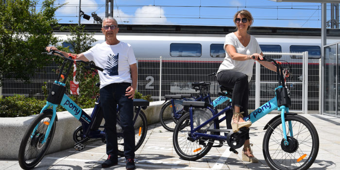 Les vélos et trottinettes Pony sont présents dans une vingtaine de villes en France, comme ici à Hendaye.