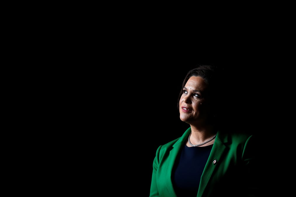 Mary lou mcdonald succede a gerry adams a la tete du sinn fein