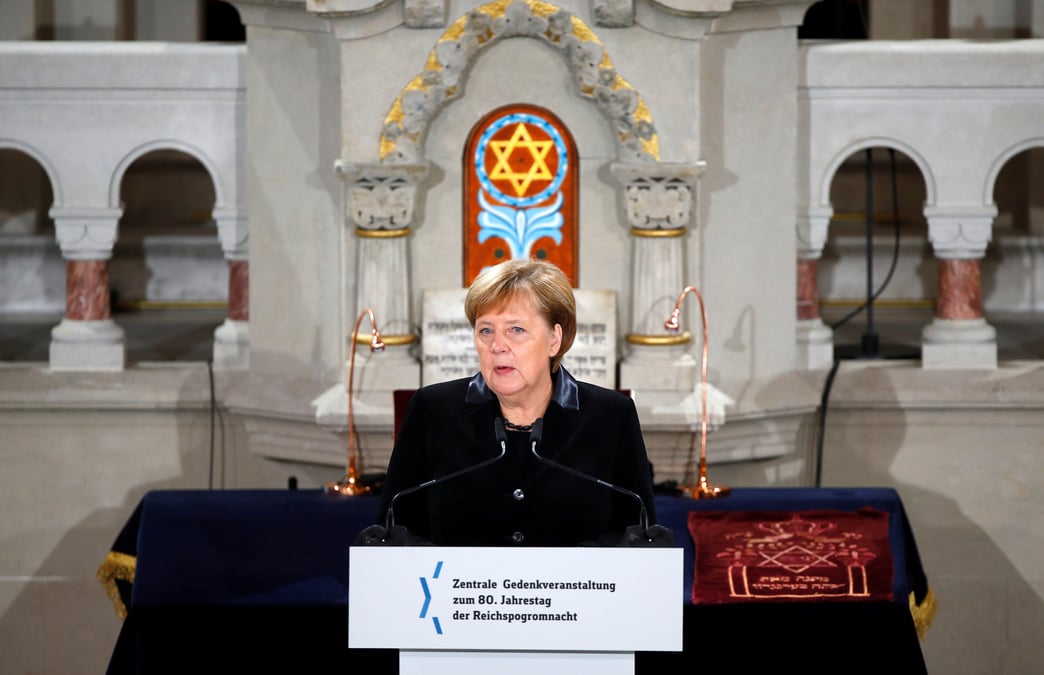 Merkel commemore la nuit de cristal dans une synagogue de berlin