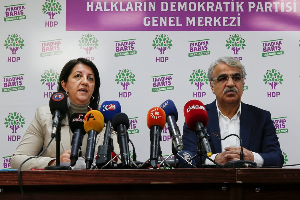 Turquie: trois responsables du parti pro-kurde hdp arretes
