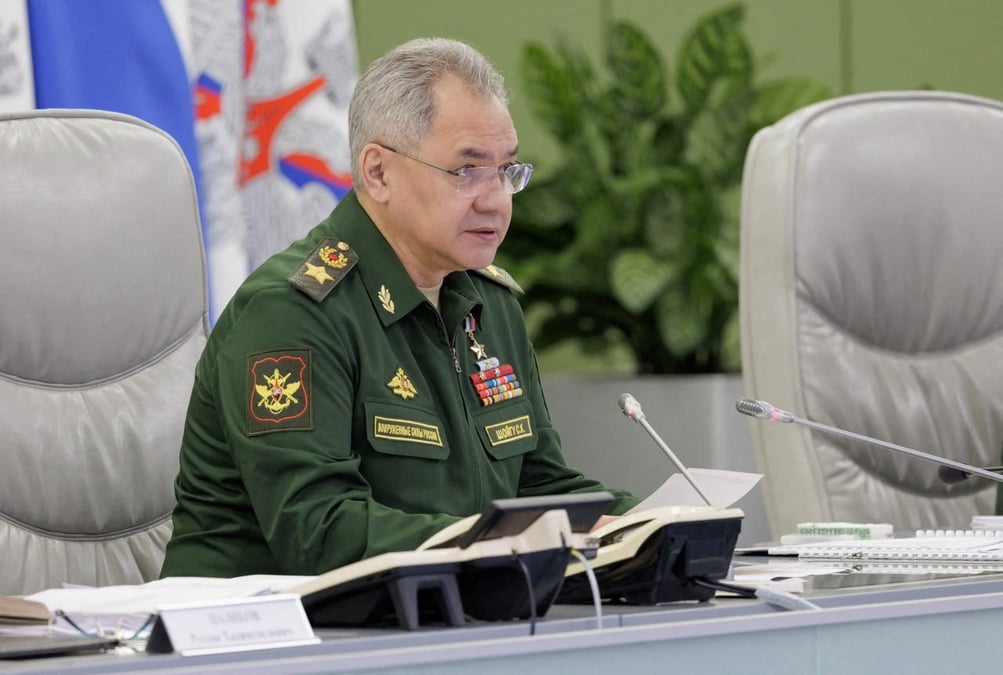 Serguei choigou lors d'une reunion avec la direction des forces armees a moscou