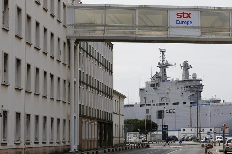 L'opposition dénonce le recul de François Hollande sur le Mistral