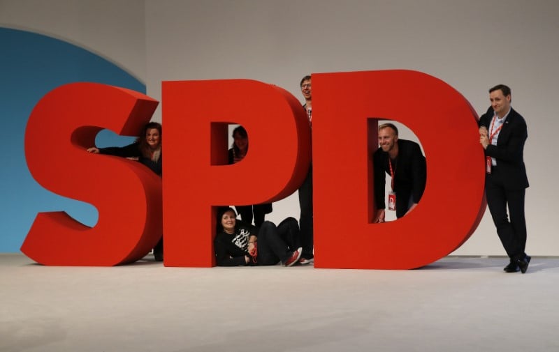 Le spd en allemagne reste proche du bloc cdu-csu, selon un sondage