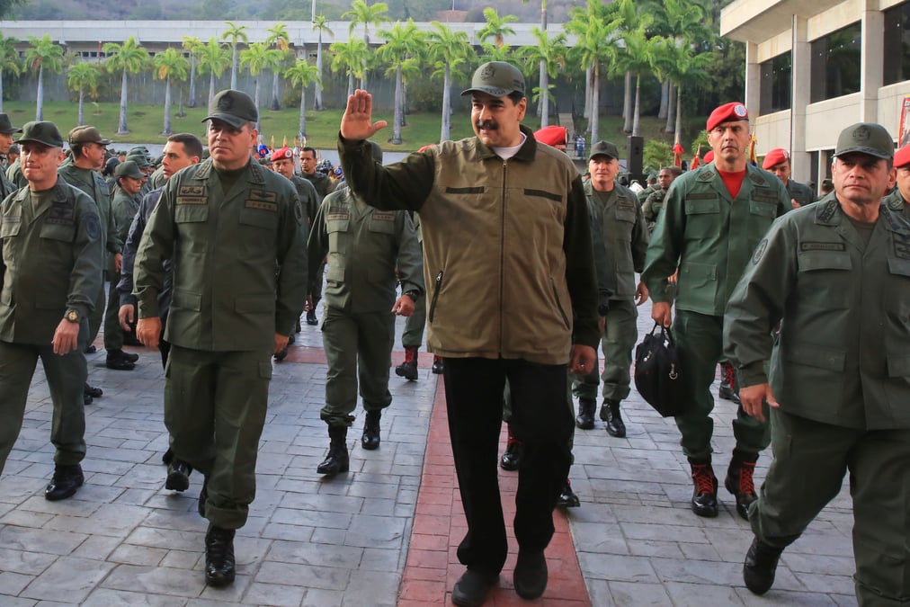 Maduro dement que l'armee l'ait abandonne