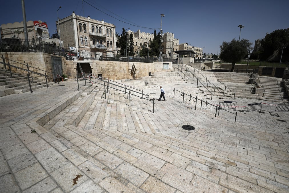 Israel reconfinee, doublement desertee pendant le yom kippour