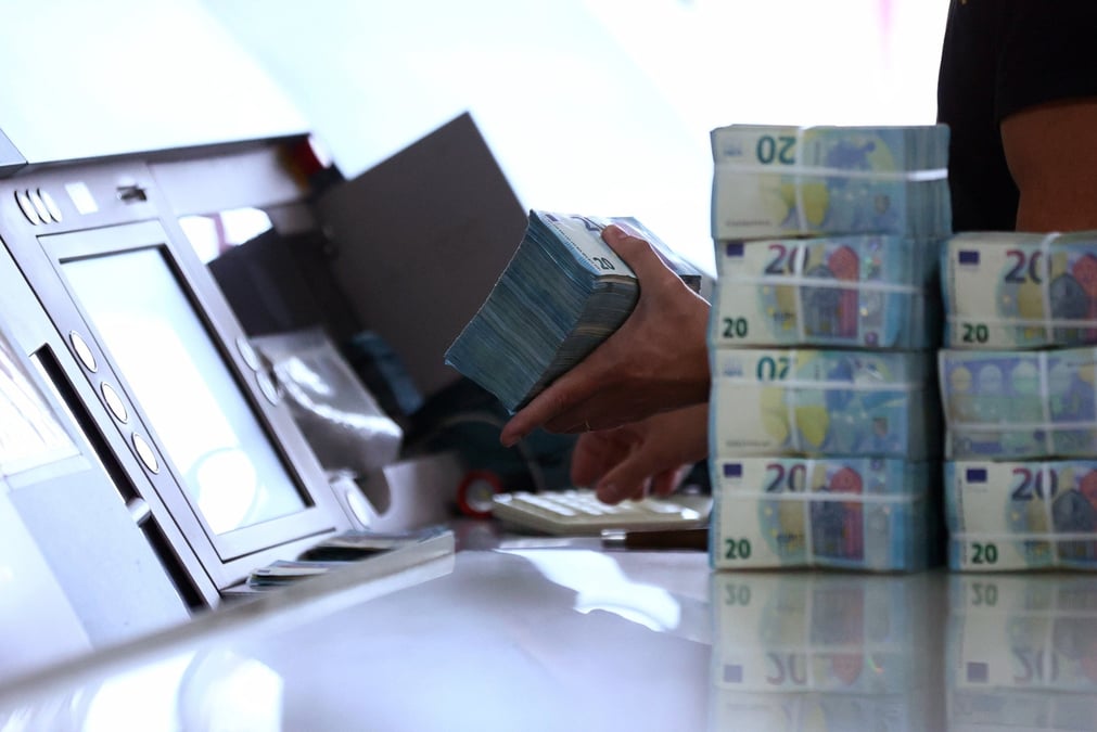 Un paquet de billets de 20 euros, dans un complexe de la banque du portugal