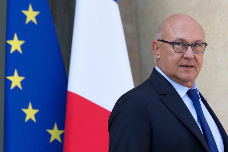 Pas de nouvelles économies sur la fonction publique, dit Sapin
