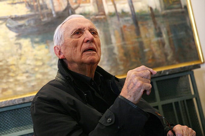 Visite du chantier du musée Soulages à Rodez, en compagnie du peintre