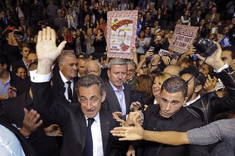 Sarkozy appelle à l’unité de l’UMP lors d’un meeting à Marseille