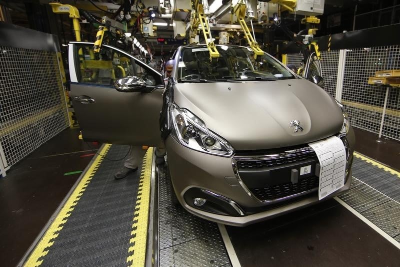 Un suv compact dans l'usine psa de mulhouse en 2018