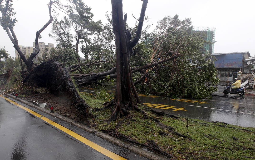 Un puissant typhon balaie taiwan
