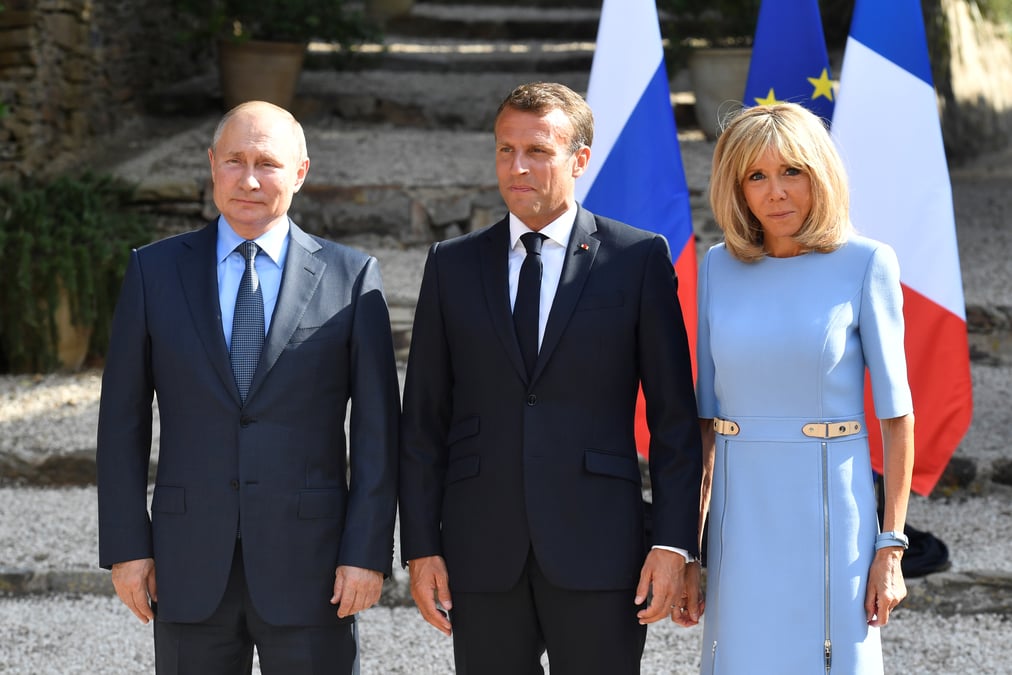 Macron appelle au respect de la liberte de manifester en russie