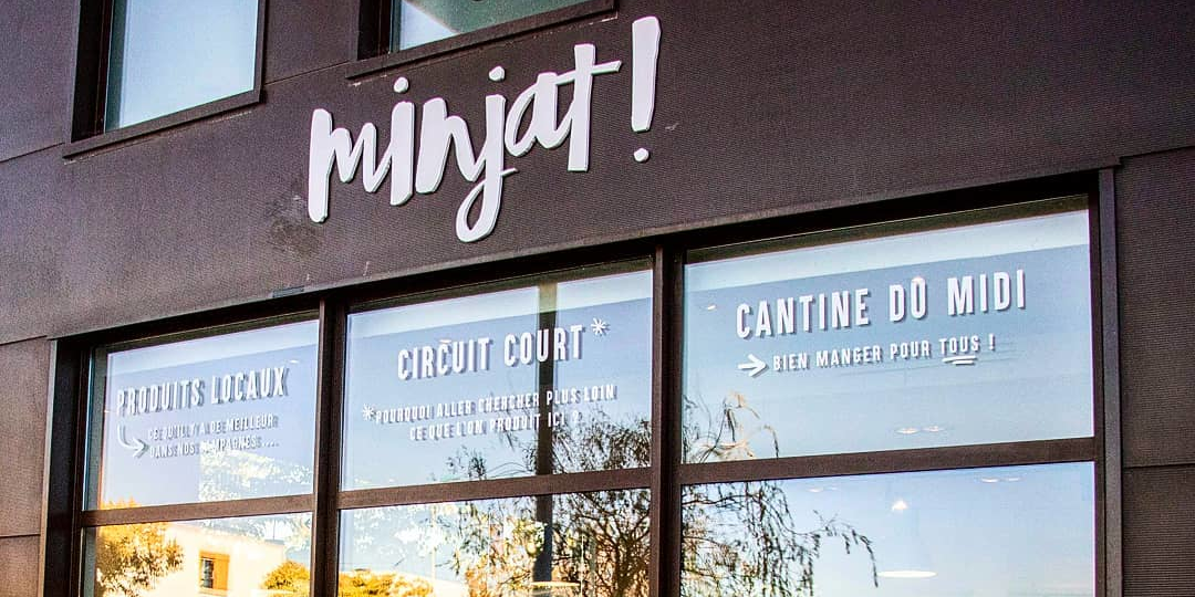 La petite structure a mis en place un système de comptage afin de ne pas dépasser la dizaine de clients au sein du magasin.