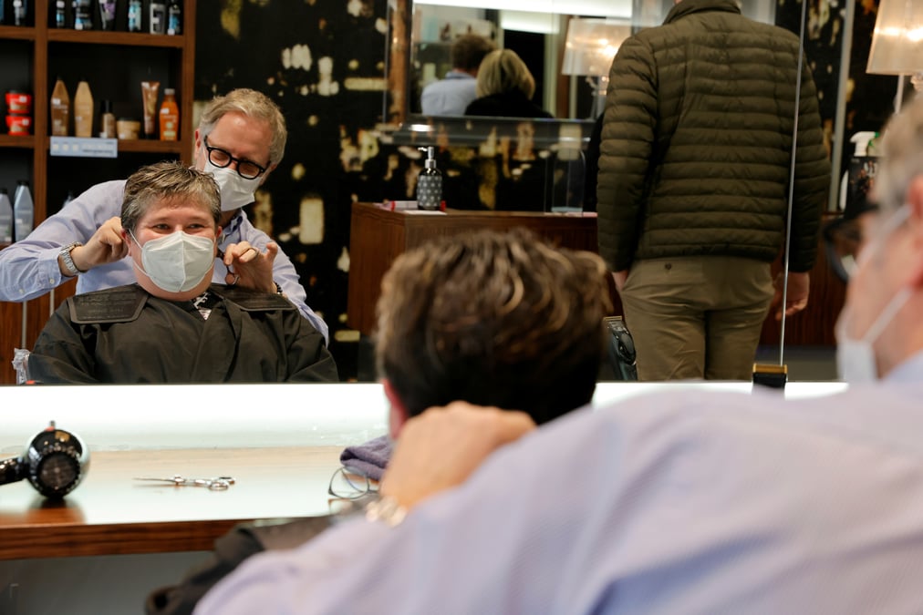 Coronavirus: les salons de coiffure resteront ouverts, dit attal