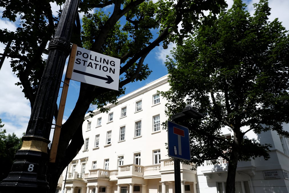 Les britanniques se rendent aux urnes dans un climat de terreur